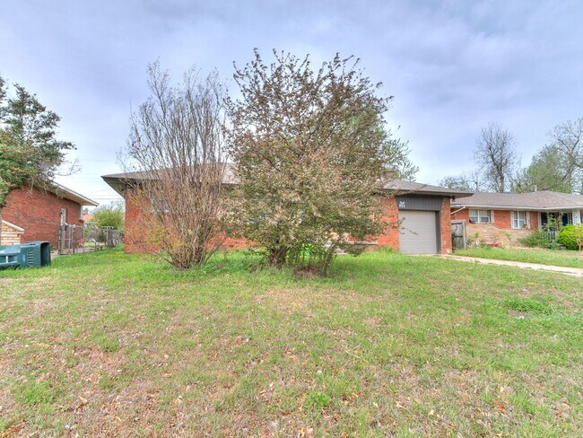 Building Photo - 721 E Bouse Dr