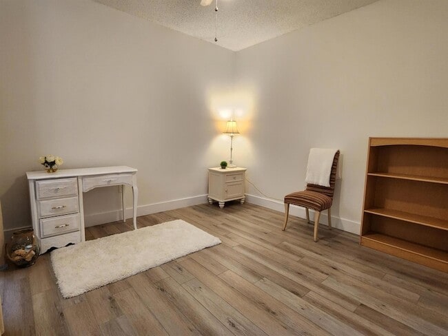 Building Photo - 2060 Greenview Shores Blvd