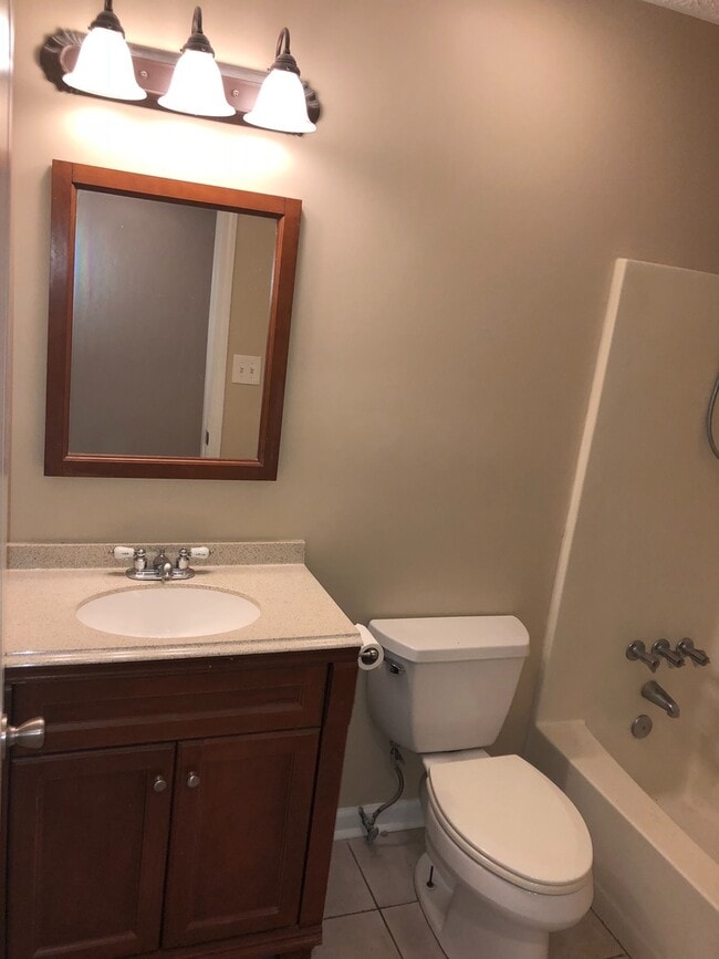 Building Photo - 3/2 Ranch w/ Large 2 Car Garage and Fenced in Backyard on Private Cul-De-Sac!