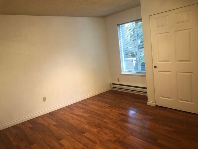 Building Photo - 14707 NE 44th Pl