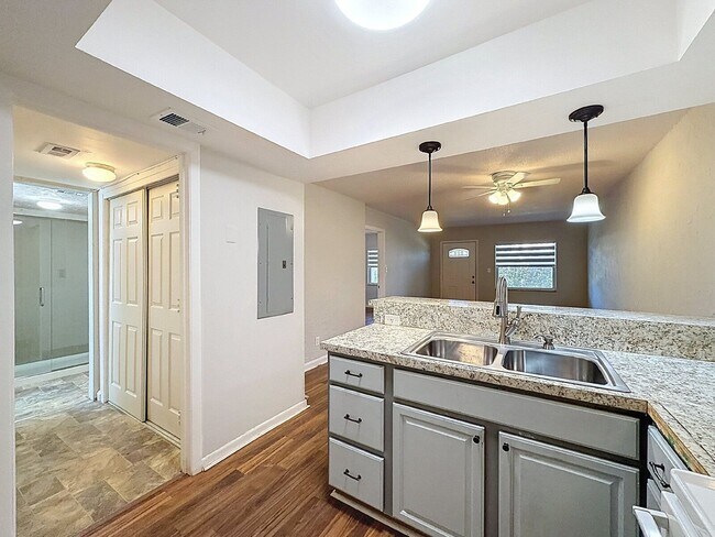 Building Photo - 8302 Bardmoor Blvd