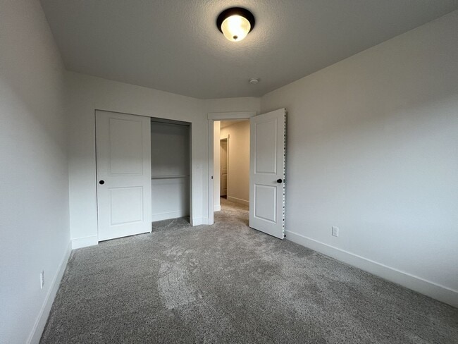 Building Photo - Modern 2022-Built 3-Bedroom Home with Open Layout, Entertainer’s Kitchen. Near Parks & Playgrounds