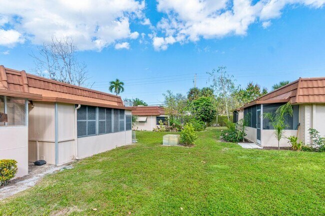 Building Photo - 173 Seville H