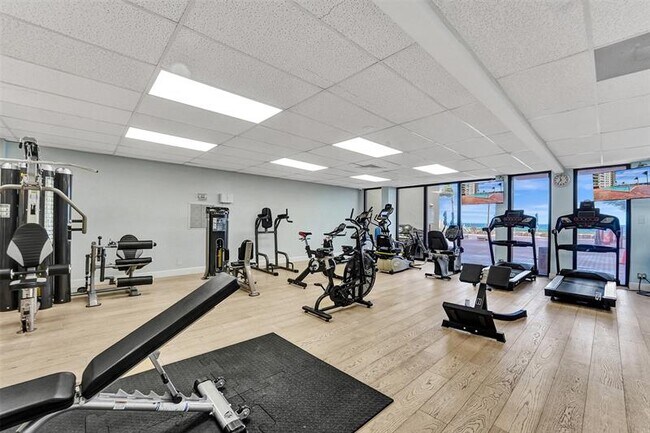 Building Photo - 1149 Hillsboro Mile