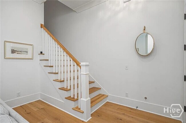 Building Photo - 304 W 38th St