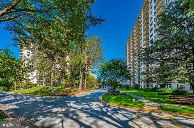 Building Photo - 5225 Pooks Hill Rd