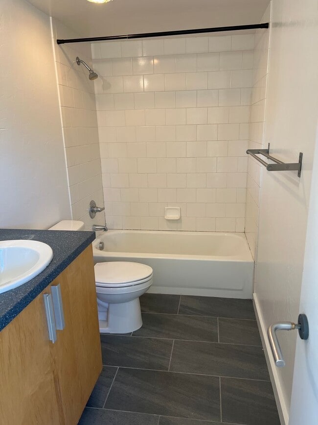 Building Photo - 1001 E 17th St