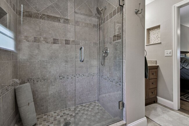 Building Photo - Elevated 3-Bed, 2-Bath, Corner-Lot Gem in the Heart of Palmetto