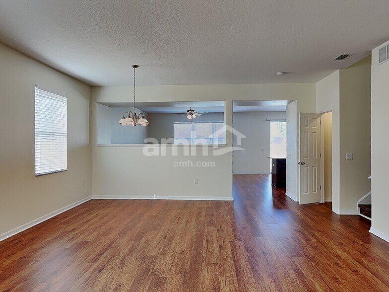 Building Photo - 19554 Timberbluff Dr