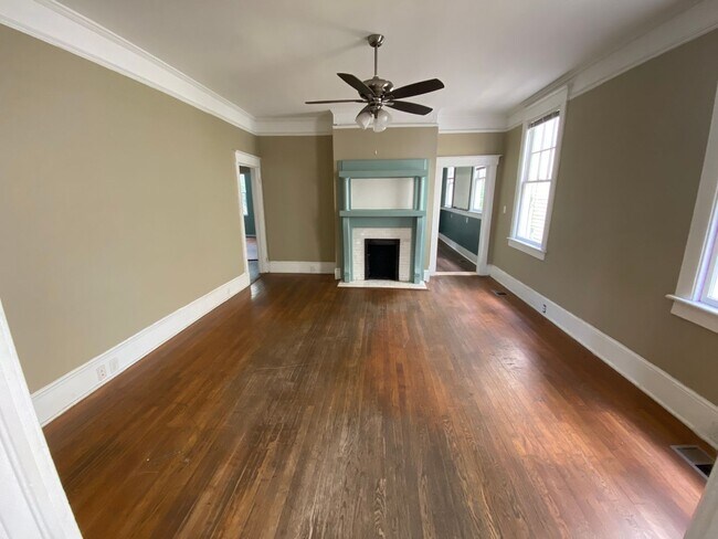 Building Photo - 5 E 33rd St