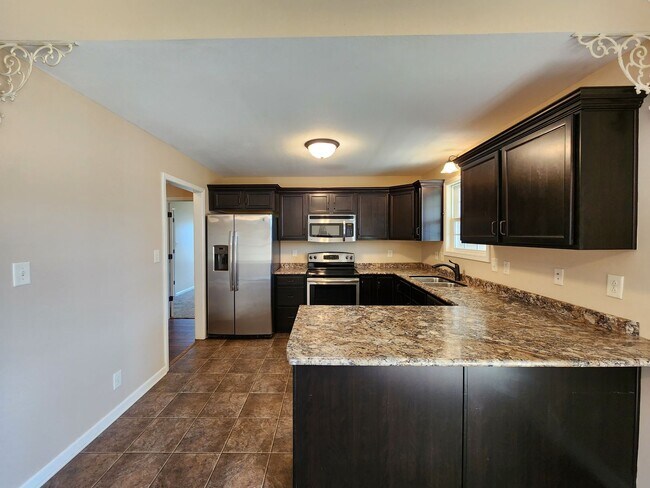 Building Photo - $1650 - 3 Bedroom 2 Bath Ranch Home