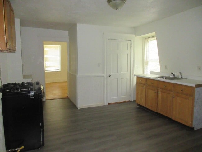Building Photo - 80 Cleghorn St