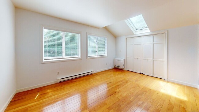 Building Photo - 10 Herster Dr
