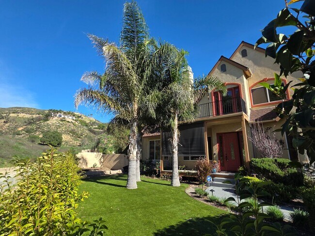 Building Photo - Very nice custom Camarillo 4+4 family home in great private location!