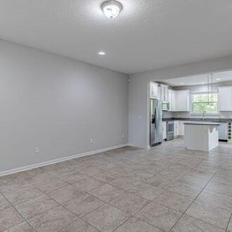 Building Photo - 319 Richmond Dr