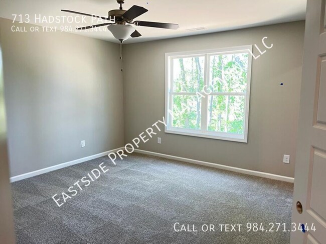 Building Photo - Come see this lovely townhome in a desirab...