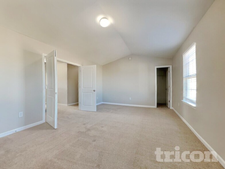 Building Photo - 42 Folkstone Ct