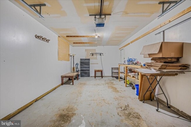 Building Photo - 27 Fiser Ln