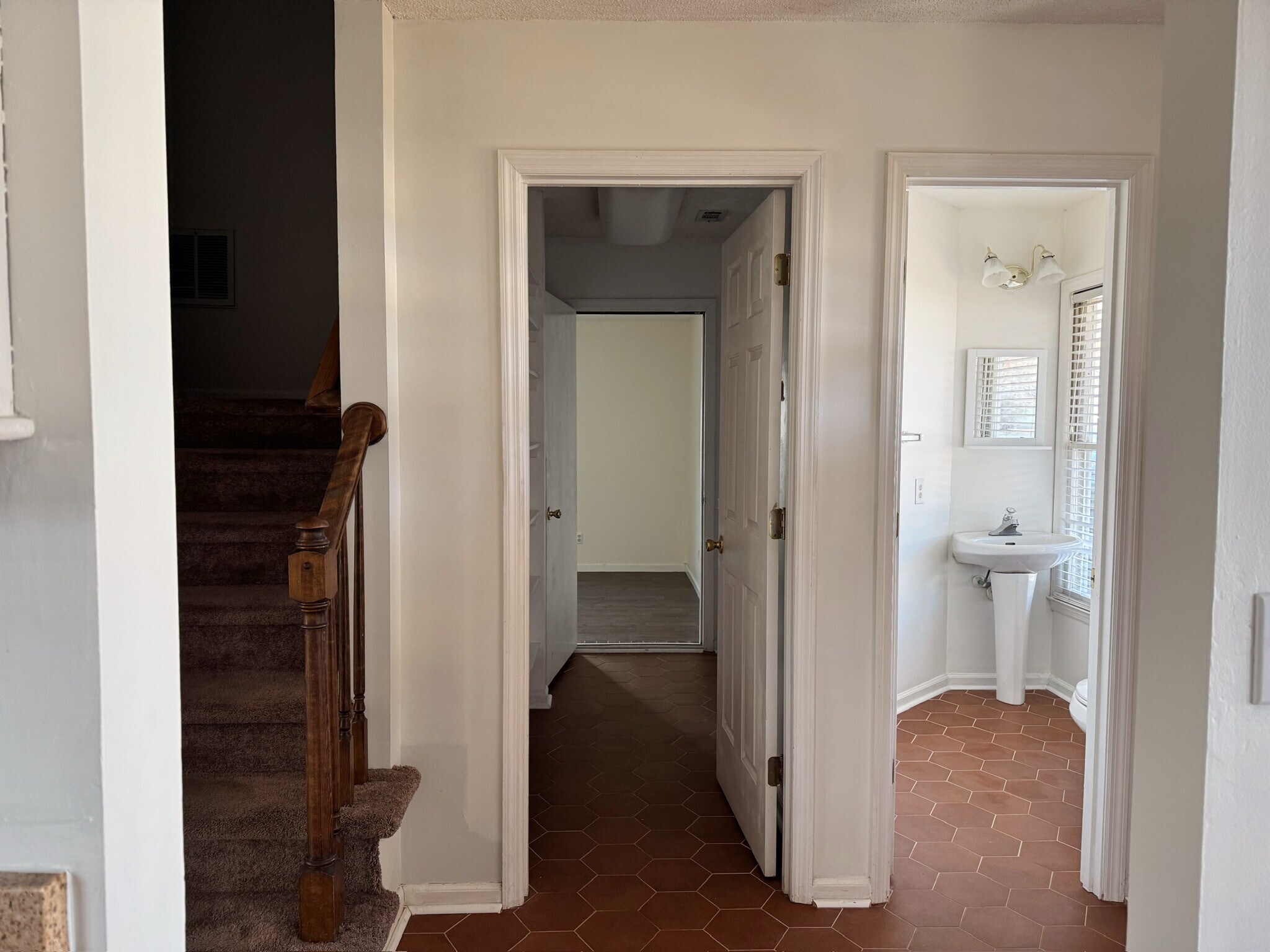 Building Photo - 103 Toura Ln