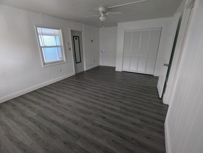 Building Photo - 1513 Akron Dr