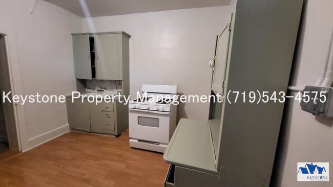 Building Photo - $350 OFF Move-In Special! Studio Apartment w/ Private Entrance! $700/$700