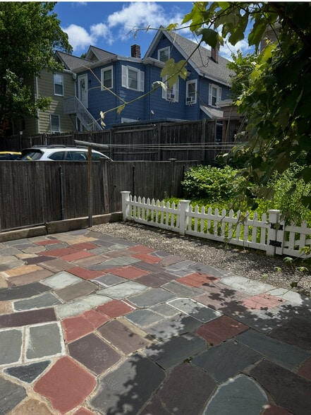 Primary Photo - 11 Vinal Ave