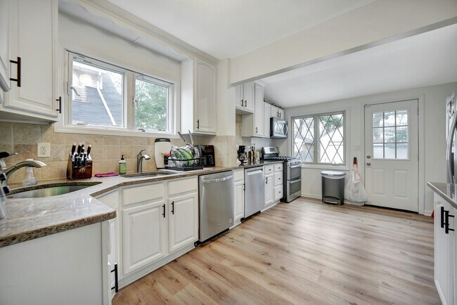 Building Photo - 167 Rockwood Pl