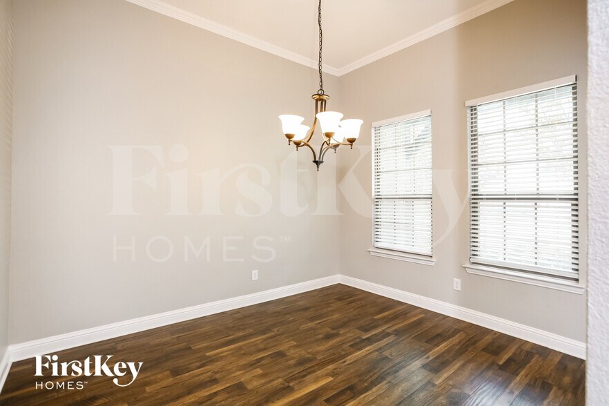 Building Photo - 1108 Colonial Dr