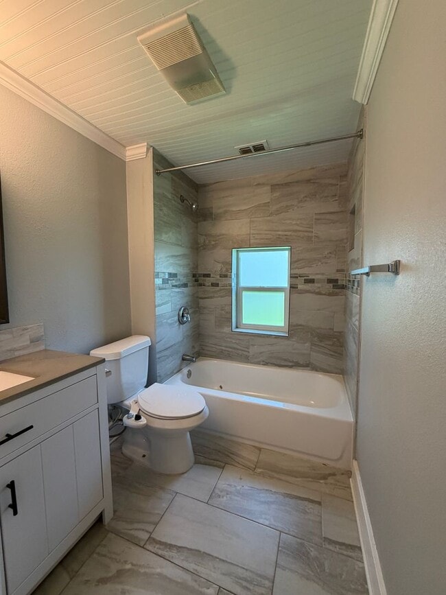 Building Photo - CUTE 2/1 HOME CLOSE TO DOWNTOWN