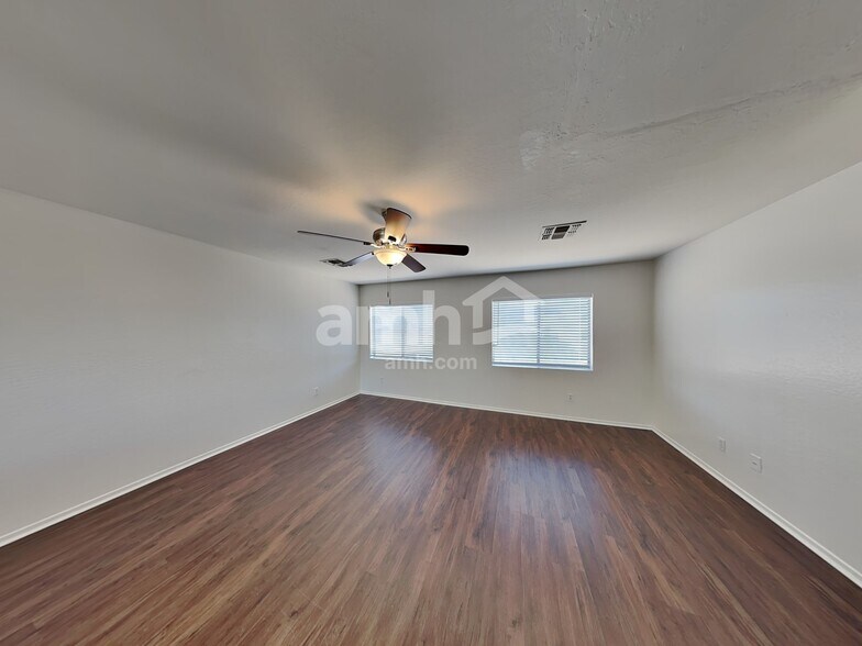 Building Photo - 12438 W Windrose Dr