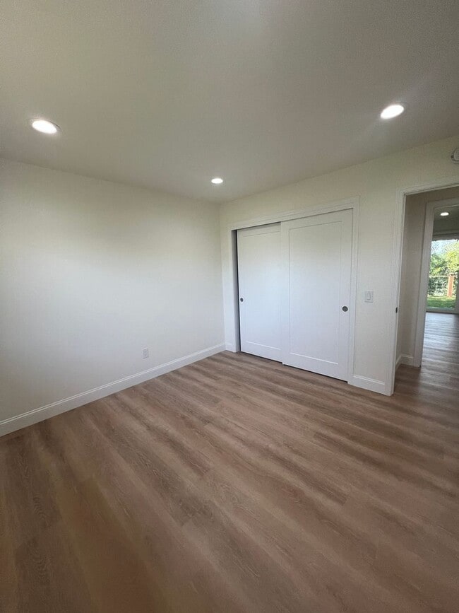 Building Photo - Beautiful Updated West Redding Home!