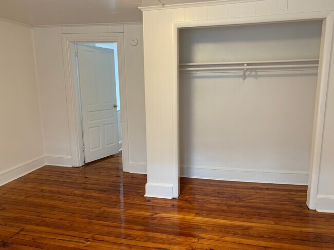 Building Photo - Fully Renovated Spacious 4 Bedroom 1.5 Bath House, Garage-York City SD