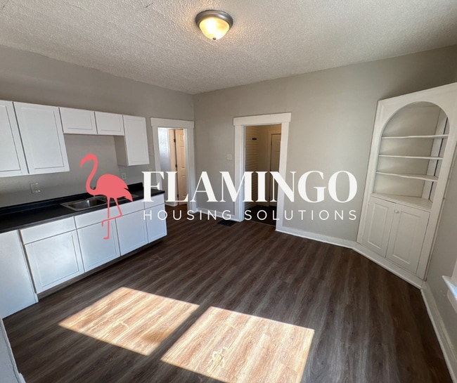 Building Photo - 112 N Irwin St