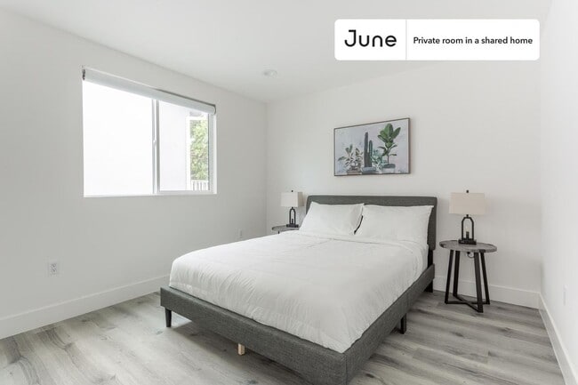 Building Photo - 5641 Auckland Ave