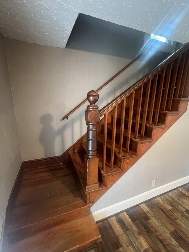 Building Photo - Charming 4-Bedroom Home on Spacious Corner...