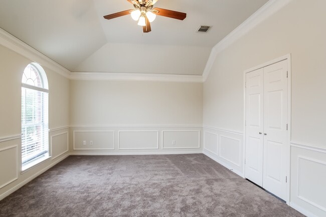 Building Photo - 519 Holly Crest Dr