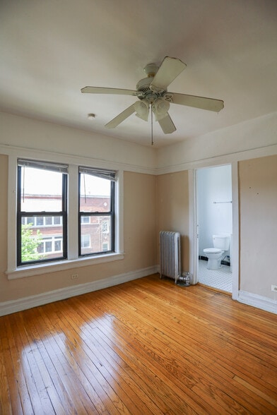 Building Photo - 7449 N Greenview Ave