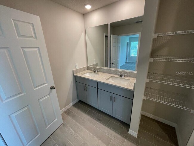 Building Photo - 407 Legacy Lp