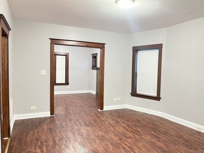 Building Photo - 305 Herkimer St