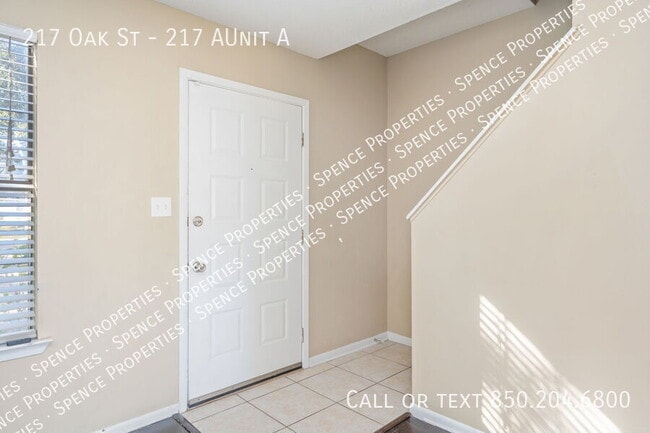 Building Photo - 217 Oak St SE