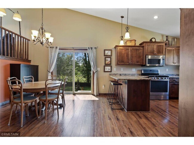 Building Photo - 652 Maywood Dr