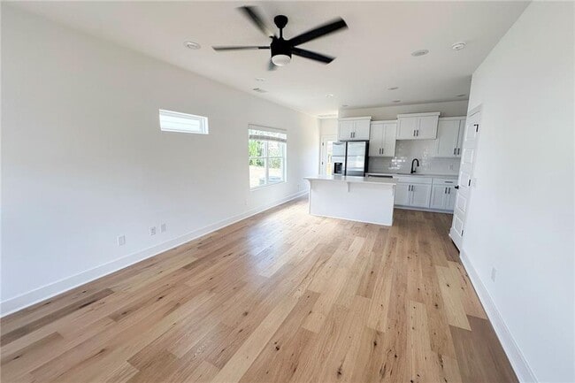 Building Photo - 1326 Van Buren Ave