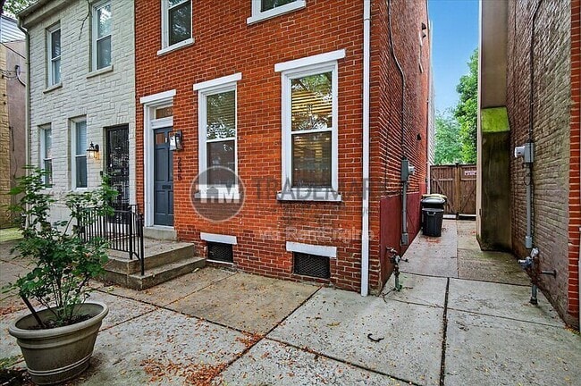 Building Photo - 255 New Holland Ave