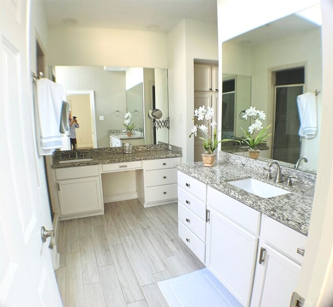 Building Photo - 913 Birdsall St