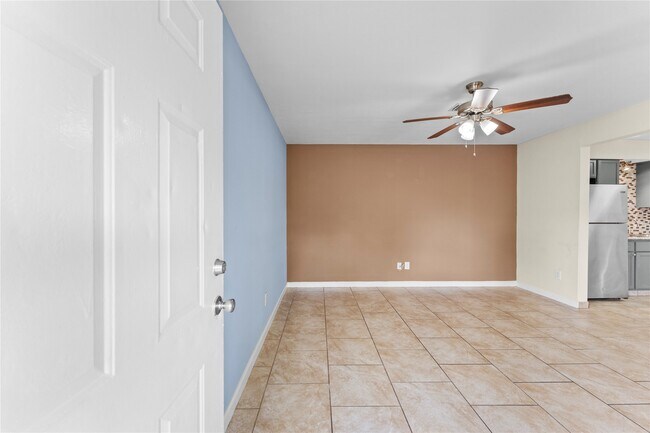 Building Photo - 5035 Reno Dr
