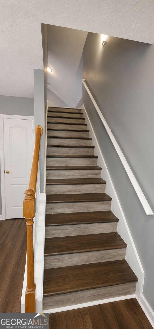 Building Photo - 346 Summer Hill Cir