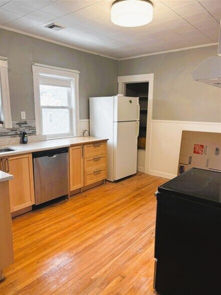 Building Photo - 14 Quincy St