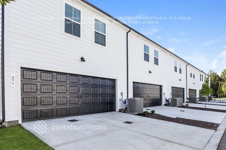 Building Photo - 279 River Rock Dr
