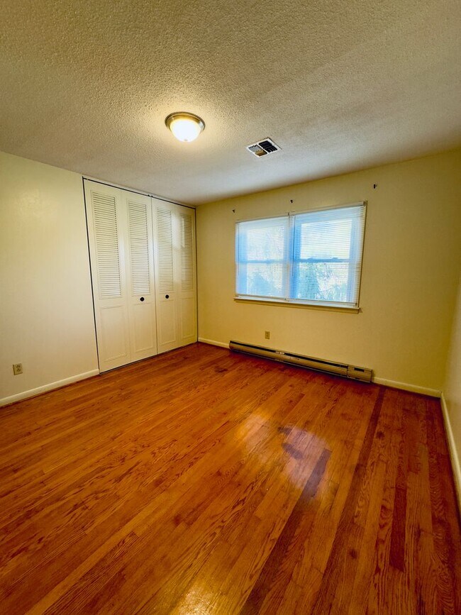Building Photo - Townhouse for Rent