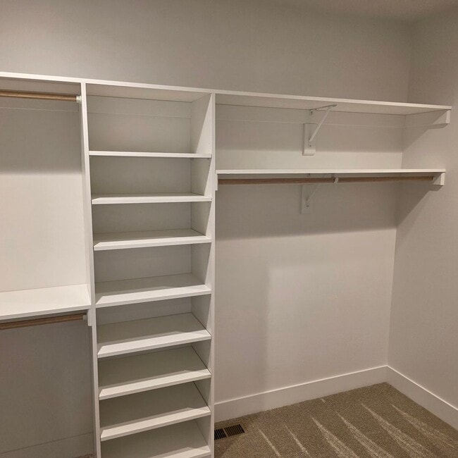 Building Photo - Garden View Zero Entry!! PHOTOS COMING SOON!